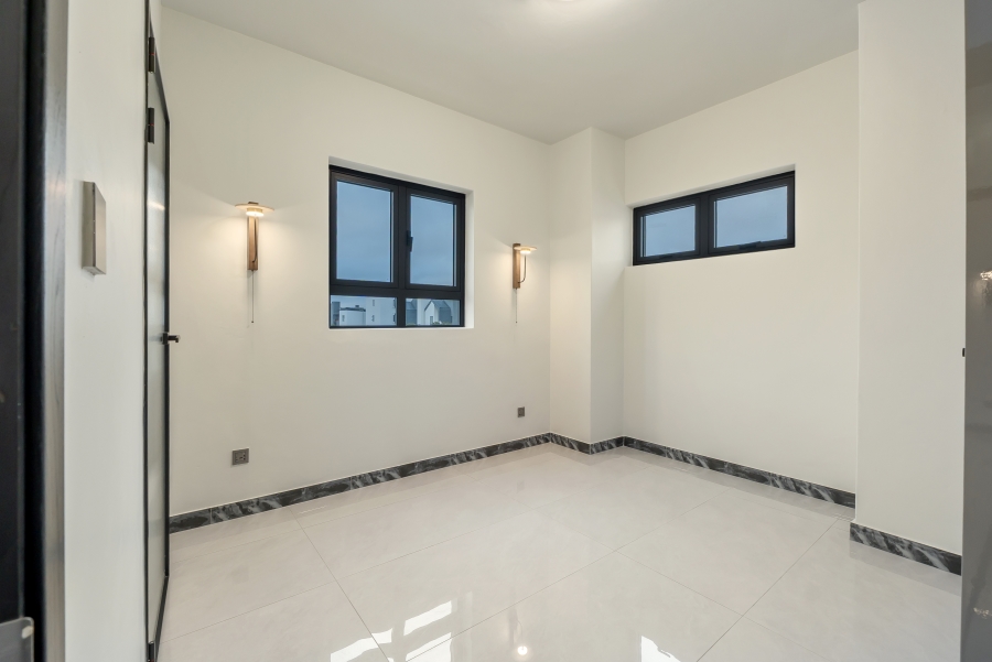 6 Bedroom Property for Sale in Sandown Western Cape